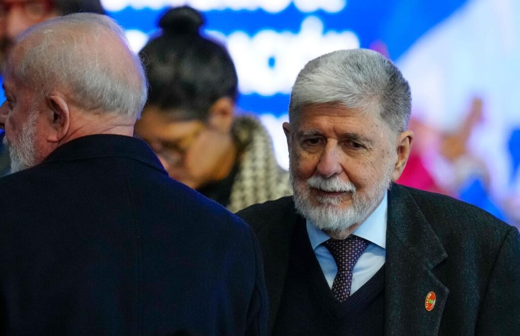 El asesor estrella de Lula responde la "absurda" amenaza de la OTAN a Brasil