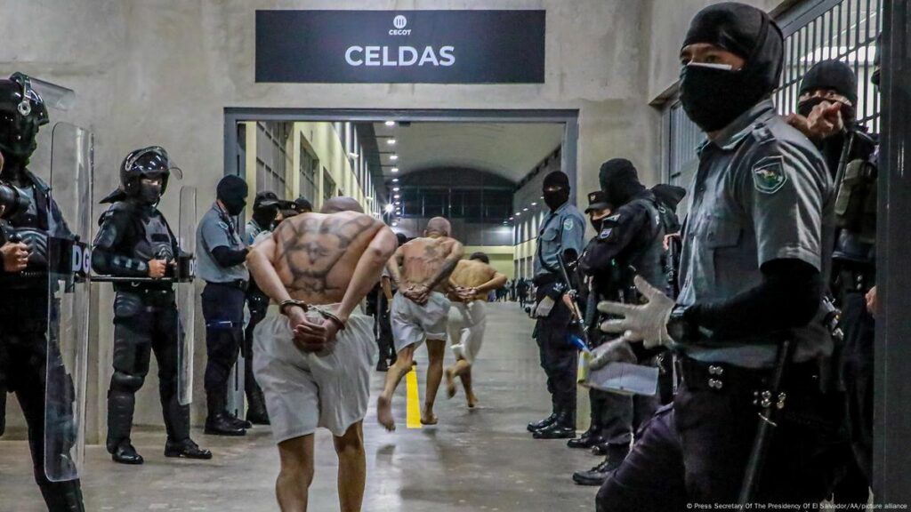 Venezuela anuncia la liberación de 252 migrantes que estaban en una cárcel de El Salvador