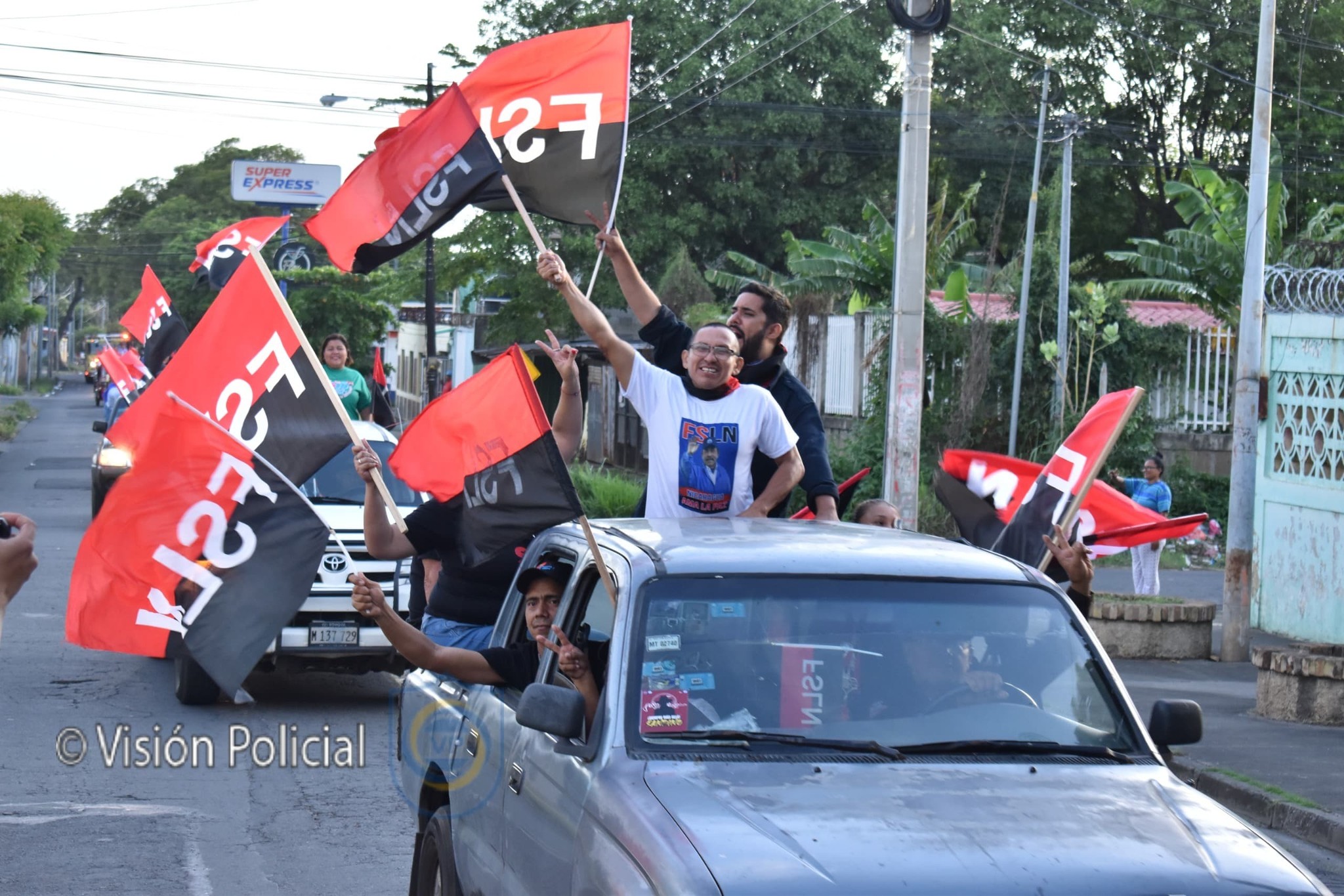 Dianas en todo el país anunciaron el amanecer de este 19 de Julio
