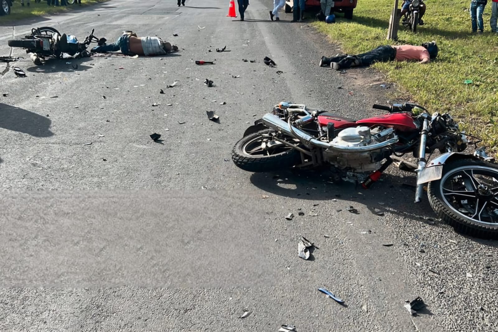 Dos muertos y una lesionada en choque frontal entre dos motos en Juigalpa