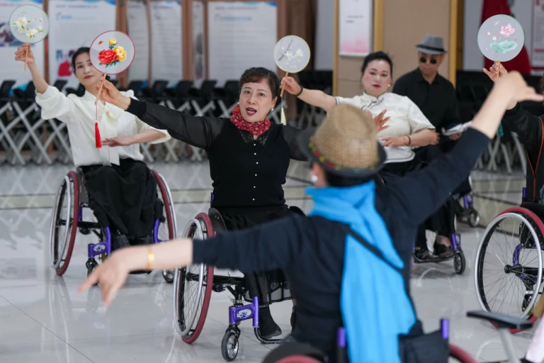 China avanza en empleo, educación y reducción de pobreza para personas con discapacidad