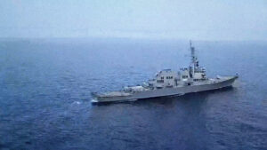 Irán obliga a un destructor de EE.UU. a cambiar de rumbo