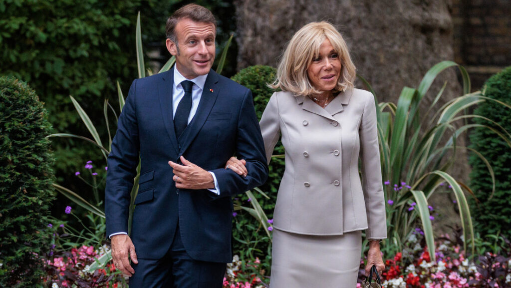 Los Macron lanzan inédita demanda contra 'influencer'