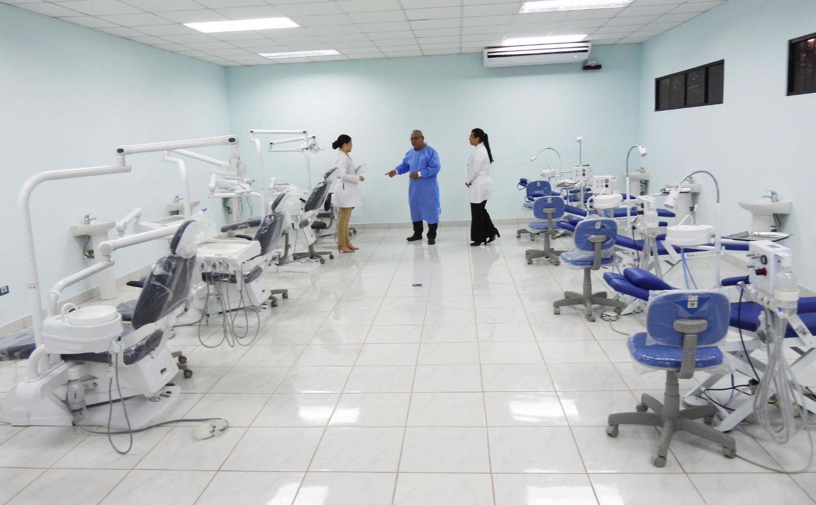 Universitarios potencian su formación moderna en la Escuela de Odontología en Juigalpa