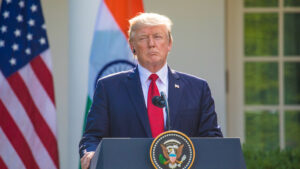 Trump impone un arancel del 25 % a la India y una "multa" por comerciar con Rusia