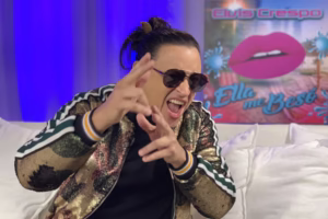 Elvis Crespo sana con música y en la cocina también