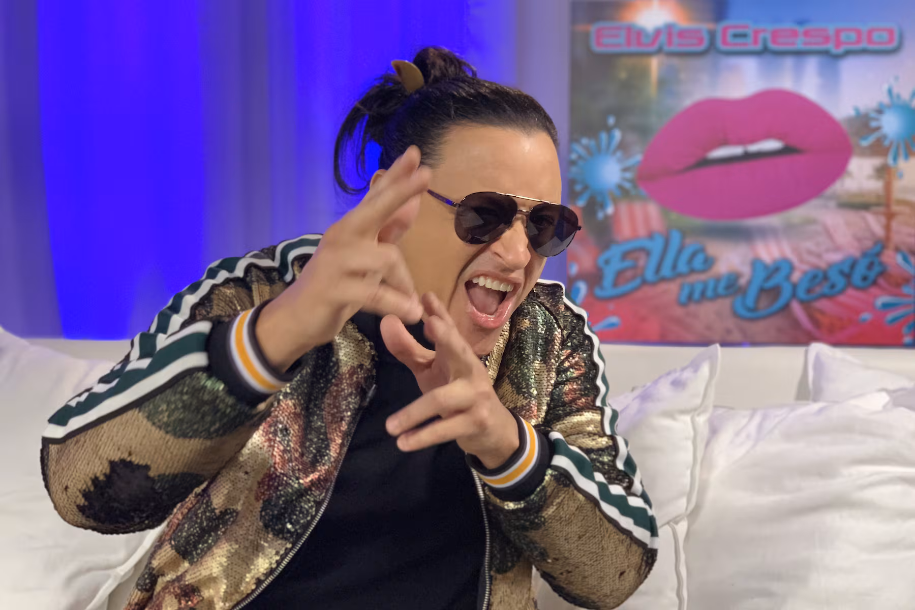Elvis Crespo sana con música y en la cocina también