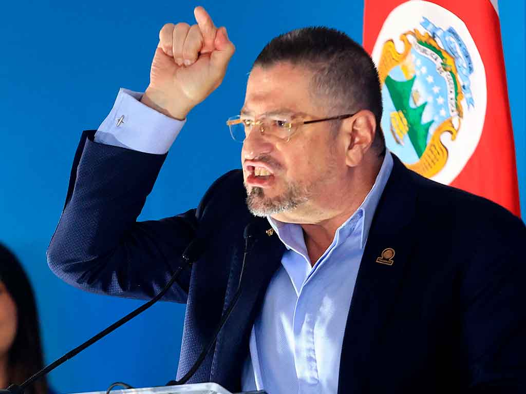 Comisión tica adelanta propuesta para levantar inmunidad a presidente