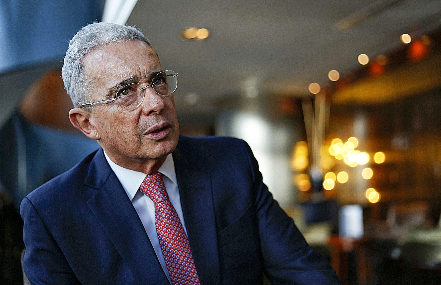 Medios: Condenan a Álvaro Uribe a 12 años de prisión domiciliaria