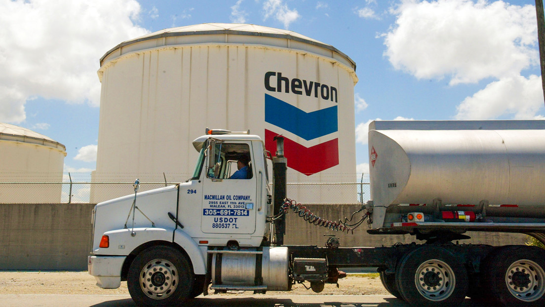 Chevron afirma que producirá una cantidad “limitada” de petróleo en Venezuela
