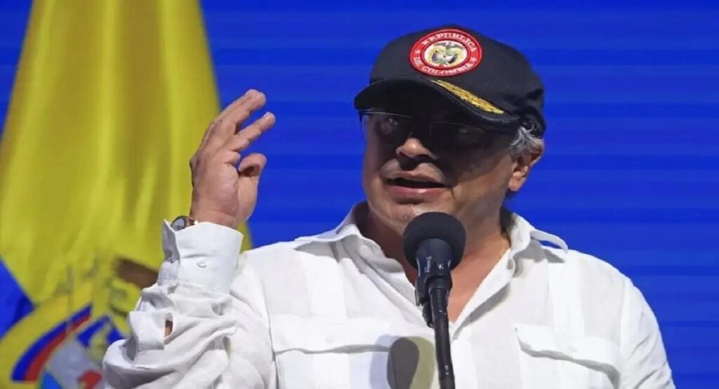 Gustavo Petro niega autenticidad de chats divulgados por candidata presidencial