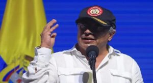 Gustavo Petro niega autenticidad de chats divulgados por candidata presidencial