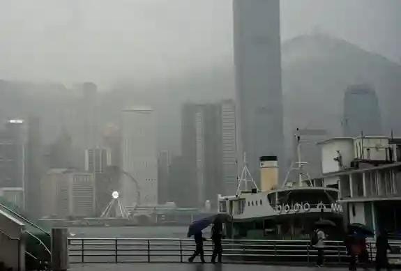Ciudad china de Hong Kong es declarada en alerta máxima por lluvias