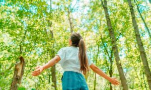Contacto con la naturaleza mejora la salud mental en las ciudades