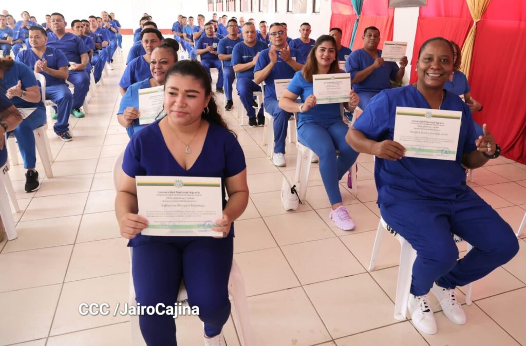 UNA otorga certificados de excelencia académica a reos del penal de Tipitapa