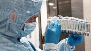 ¿Qué se sabe de las nuevas vacunas rusas contra el cáncer y cuándo las recibirán los primeros pacientes?