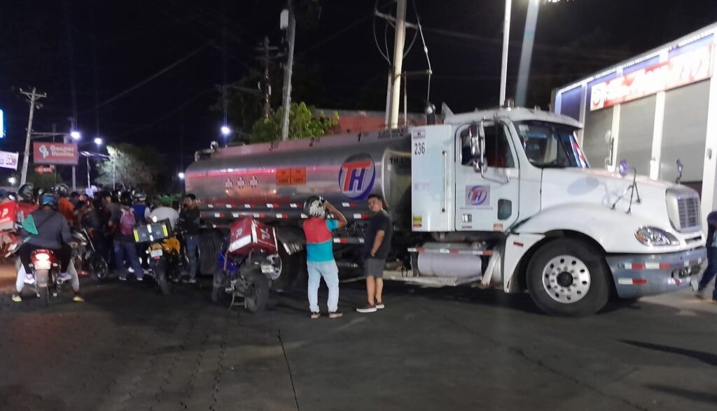 Motociclista pierde la vida tras impactar contra cisterna en el Distrito II de Managua