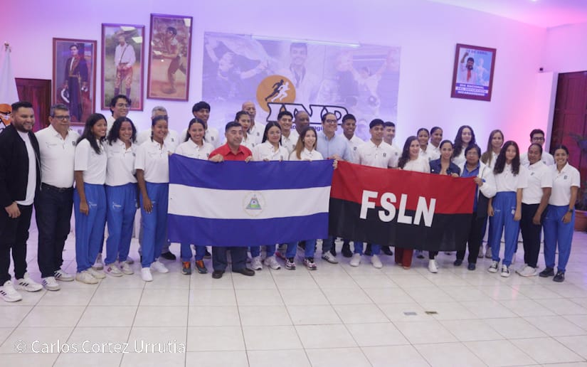 Autoridades deportivas abanderan a selecciones que participarán en juegos panamericanos