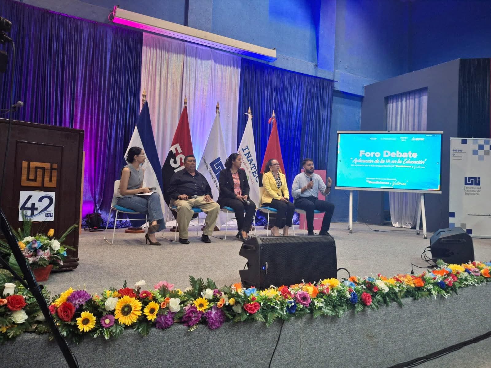 Uso de la inteligencia artificial moviliza a 3,600 maestros en aniversario de la estrategia de educación