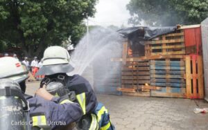 Bomberos realizan ejercicio de extinción e investigación de Incendios