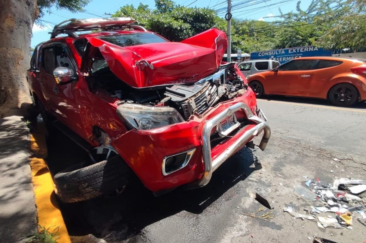 Menor de edad provoca choques múltiples en Managua y lesiona a tres personas, entre ellas a una niña
