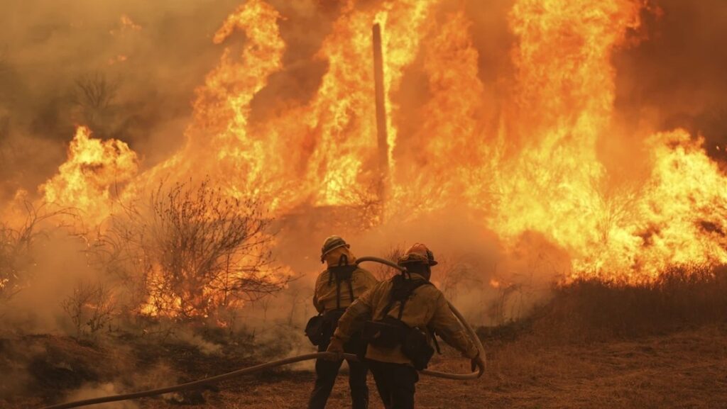 incendios fuera de control devoran California