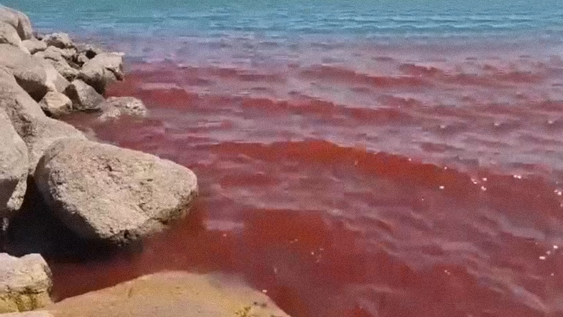 Lago de Israel se tiñe de color sangre