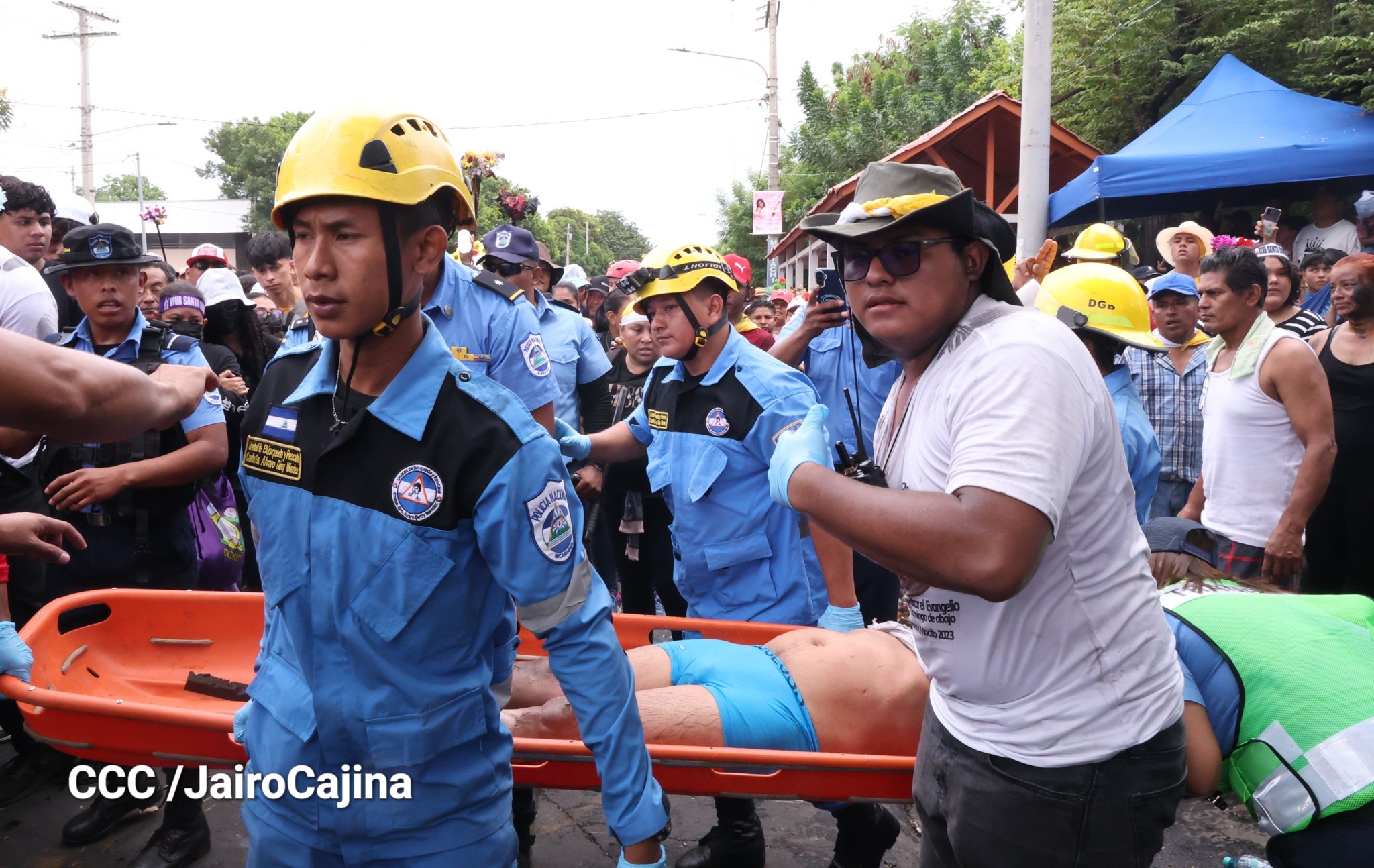 Explosión de cohetes en el sector de la rotonda Cristo Rey deja a varias personas quemadas