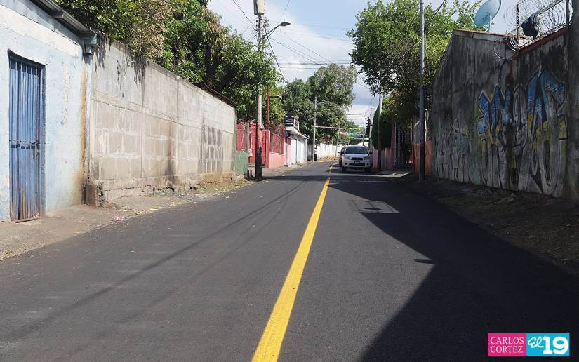 Comuna capitalina entrega calles mejoradas en la Colonia Tenderí
