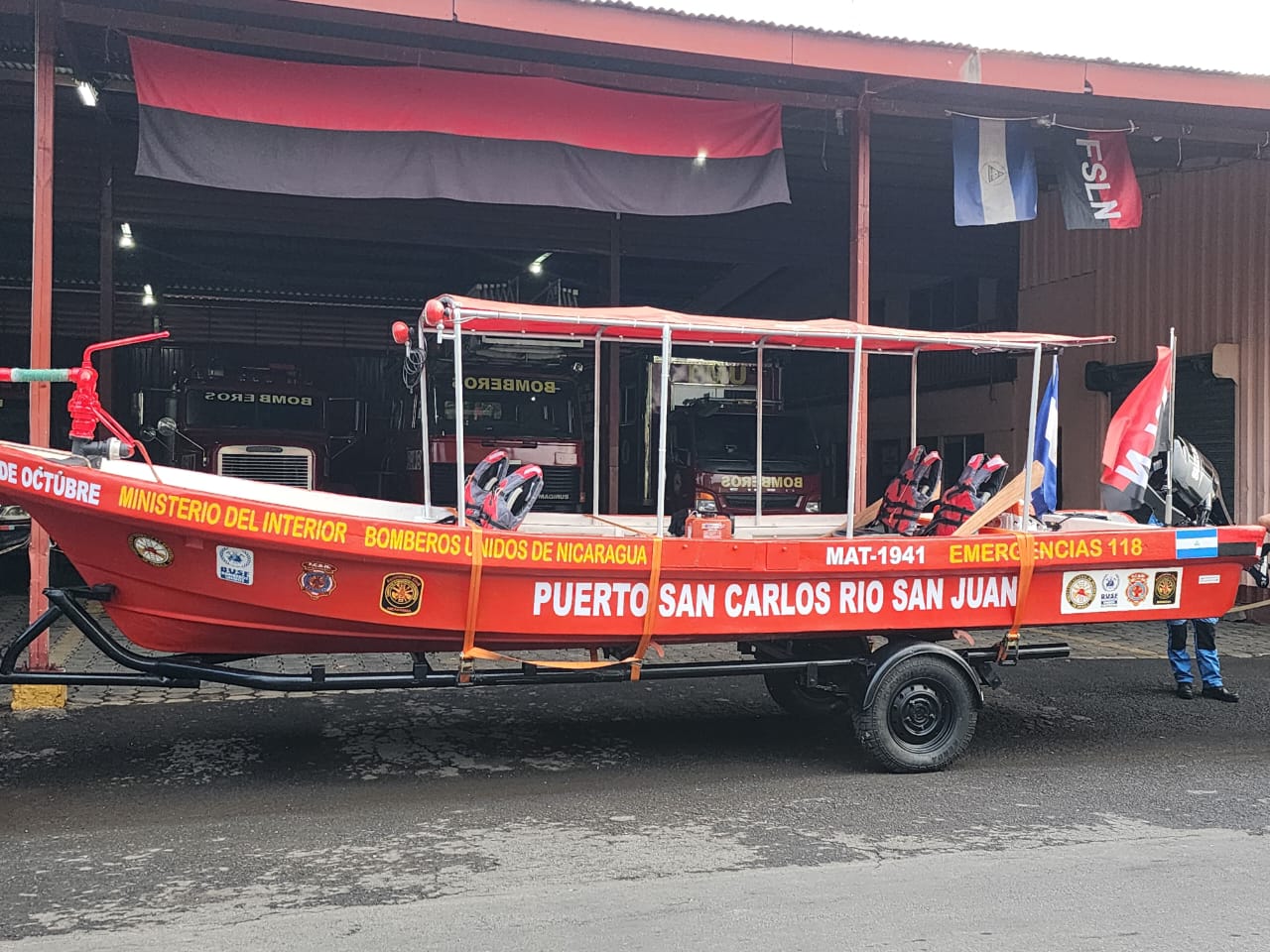 Trasladan lancha especializada para Unidad de Bomberos Acuáticos en Río San Juan