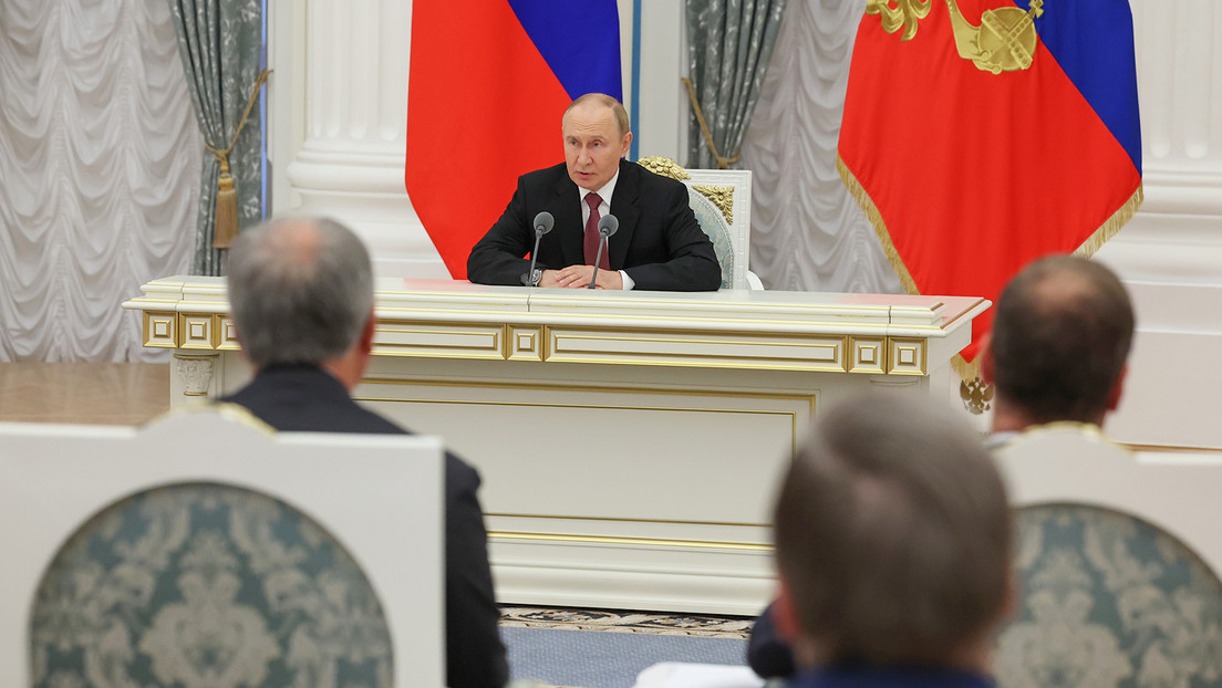 Putin califica de “oportuna y muy útil” su reunión con Trump