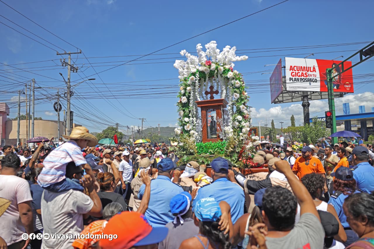 Miles acompañan a Santo Domingo de Abajo en su retorno hacia San Andrés de la Palanca