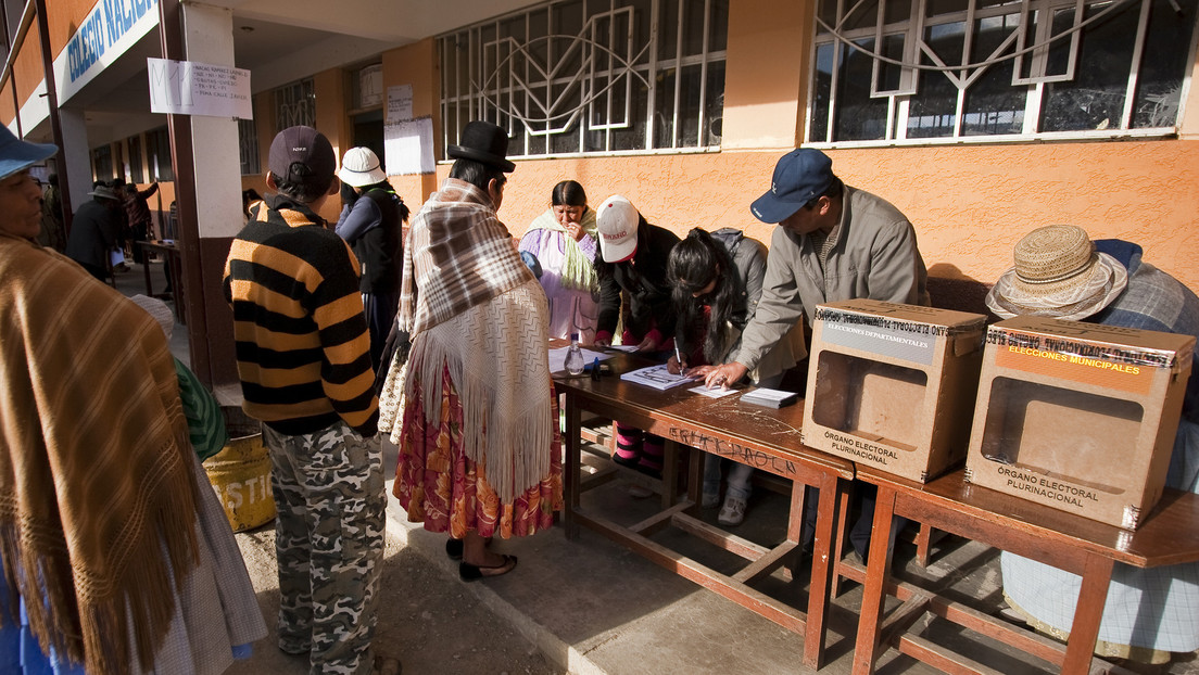Cierran los centros de votación en las elecciones generales de Bolivia