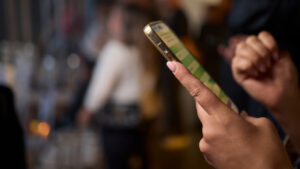 Solo una hora al día viendo videos cortos puede generar esto