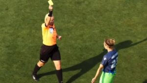 Futbolista ucraniana recibe una amarilla por hablar en ruso