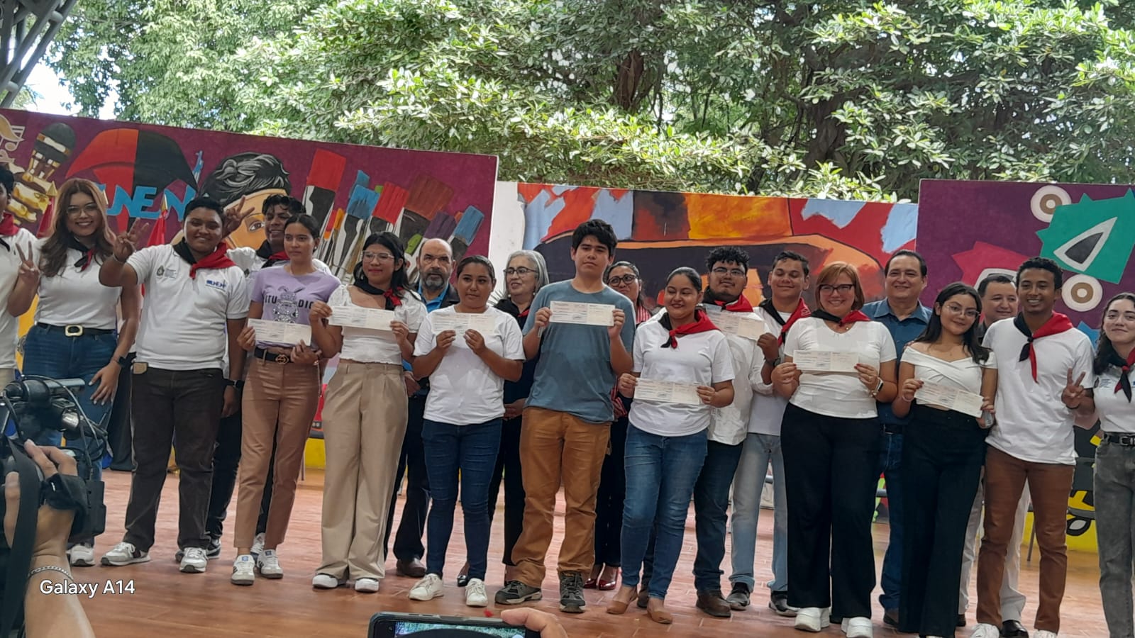 Más de 6 mil estudiantes reciben becas de C$1,500 en la UNAN-Managua