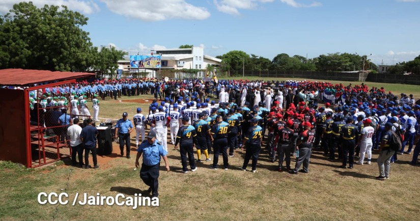 Policía Nacional inaugura XXI Campeonato Nacional de Sóftbol Modificado con 32 equipos