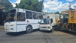 Accidente múltiple en San Judas deja a cuatro lesionados