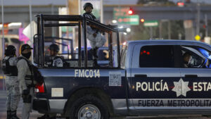 Detienen a un policía implicado en la masacre de casi toda una familia en México