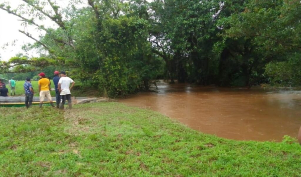 Vuelco de bote deja a un niño desaparecido en la comunidad de Torsuany