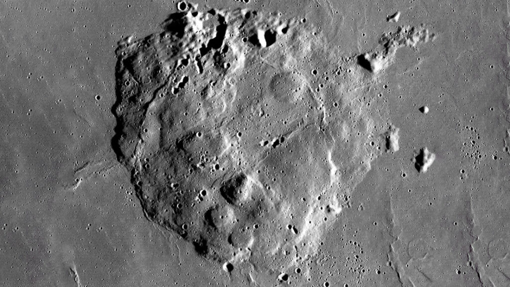 Científicos resuelven el misterio de los volcanes de la Luna