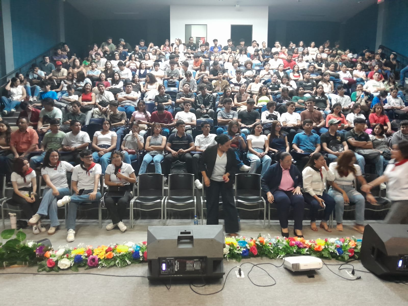 Más de 2 mil estudiantes de la UNI reciben becas de C$1500