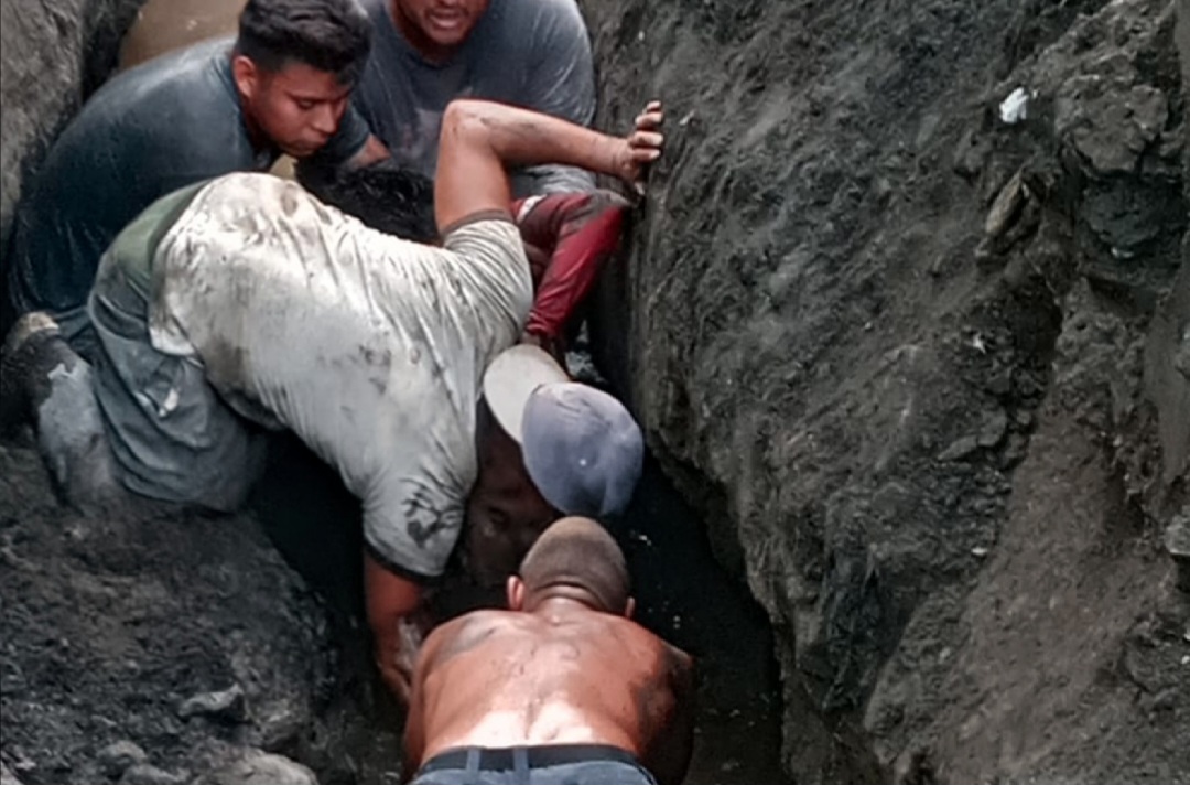 Dos trabajadores mueren soterrados en barrio de Managua