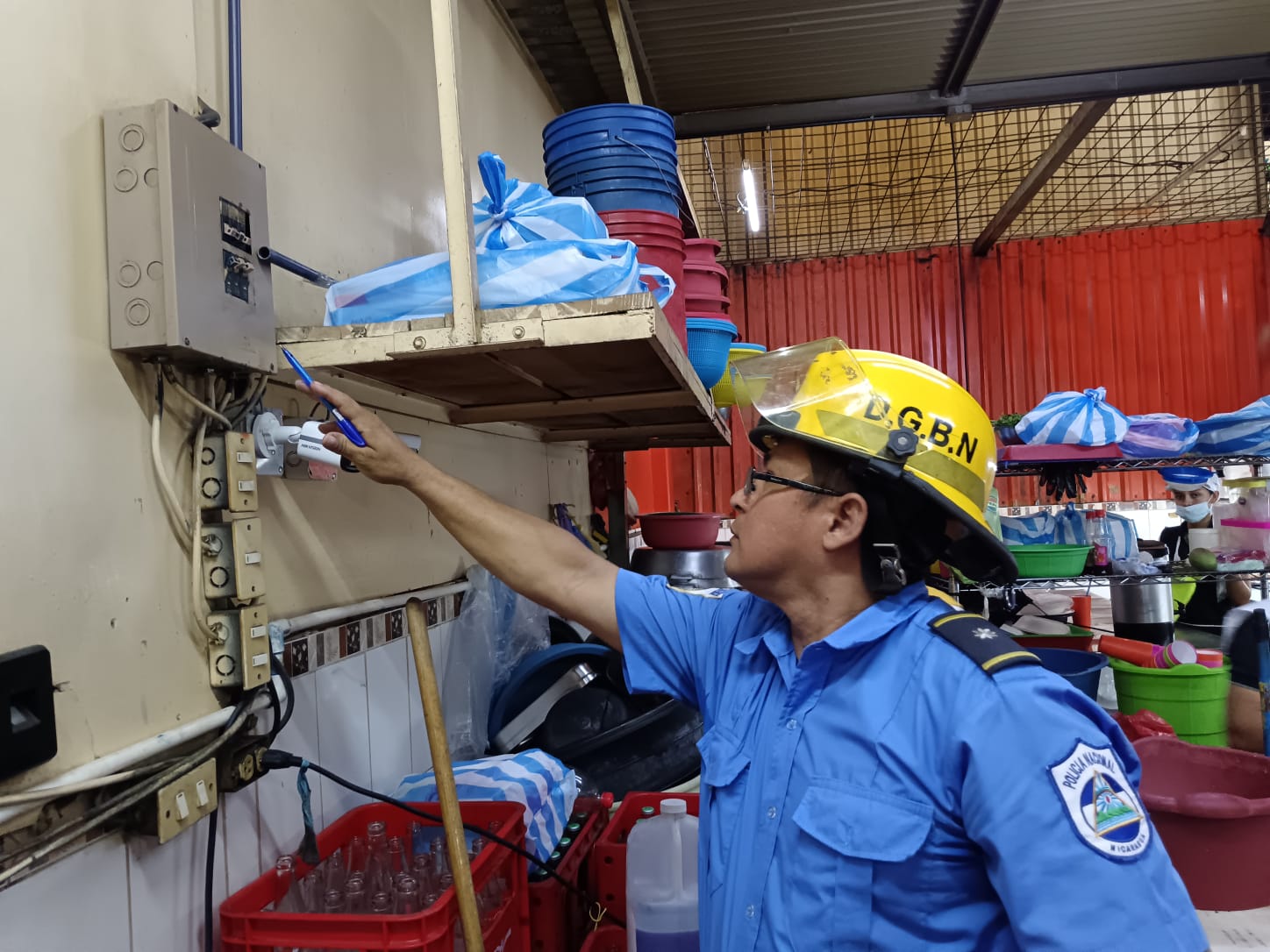 Supervisan medidas de prevención ante incendios en el Mercado Roberto Huembes