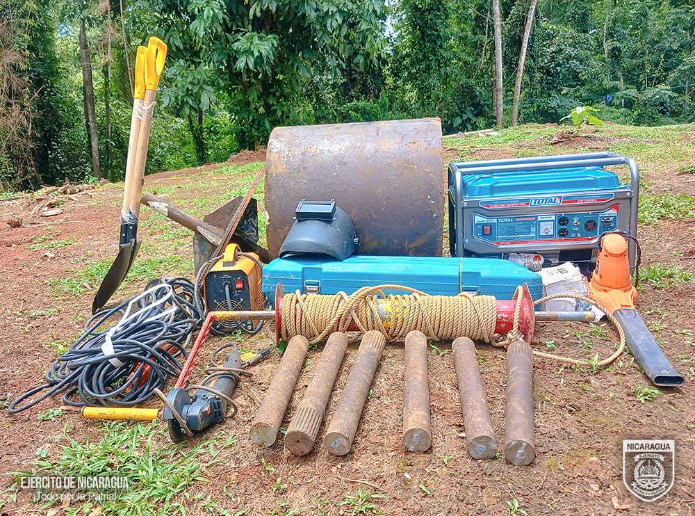 Ejercito incauta arma de fuego, mercadería de contrabando y equipos que serían usados en la minería ilegal 