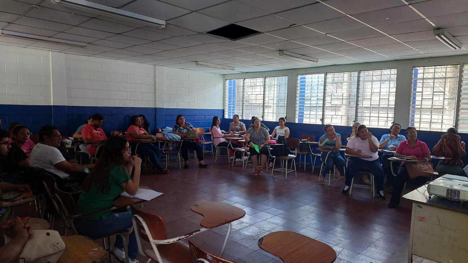 Docentes de colegios públicos y privados participan en el octavo EPI del año