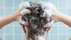 Alerta sanitaria: este champú está bajo sospecha de contaminación bacteriana