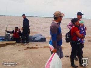 Fuerza Naval apoya en el traslado de mejor de edad por complicaciones de salud en Bluefields
