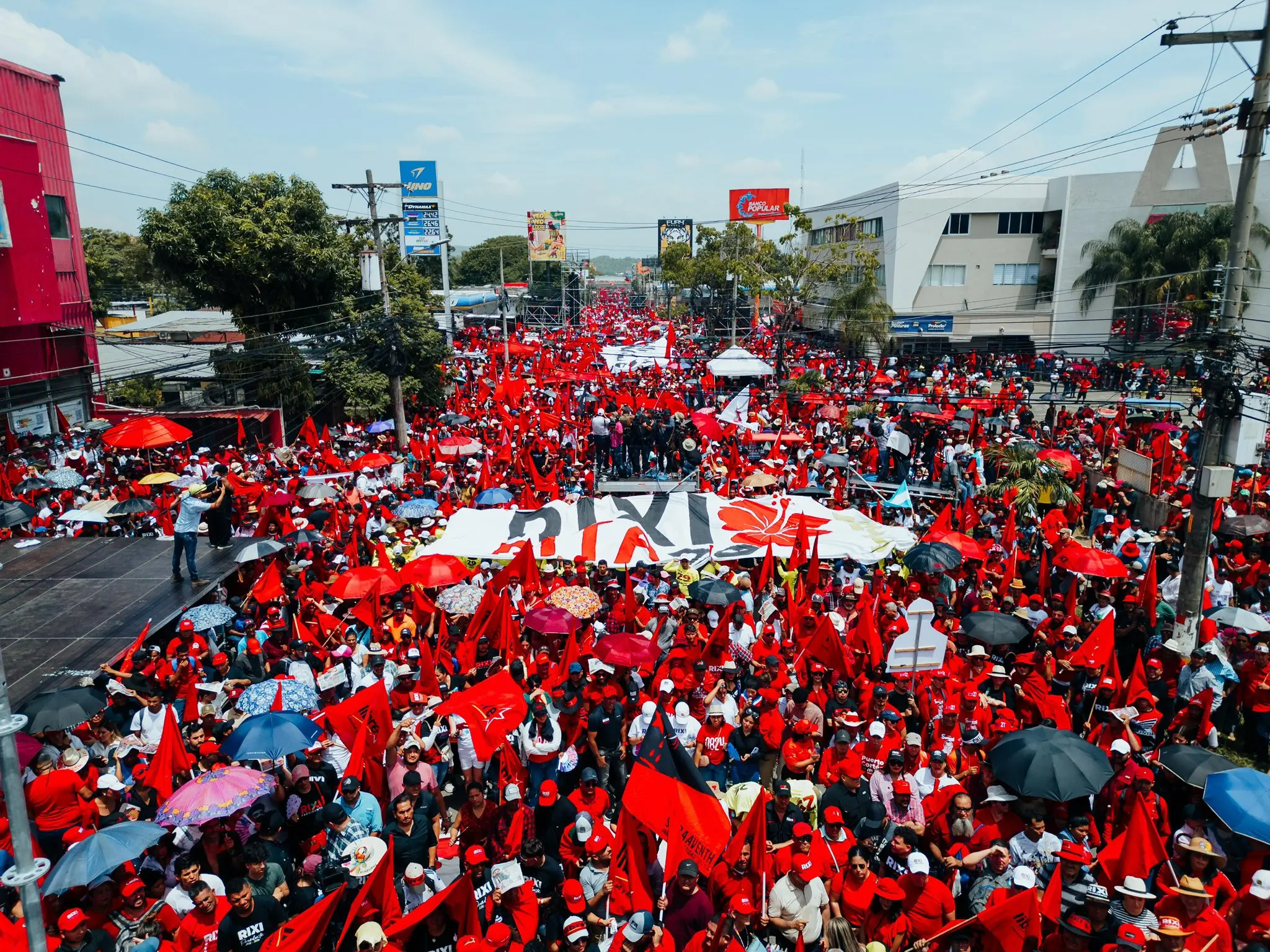 Honduras: Gran fiesta popular en apoyo a la candidata Rixi Moncada