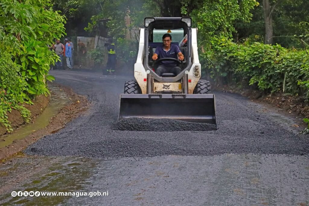 Alcandía avanza en el mejoramiento de calles en la  comarca San Antonio Sur